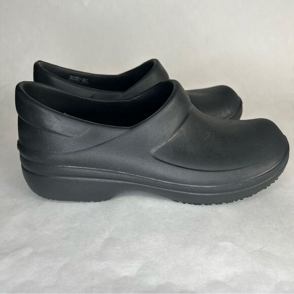 Crocs Women's Size 9 US Clogs Black Slip Resistant Work Shoes - Picture 4 of 9